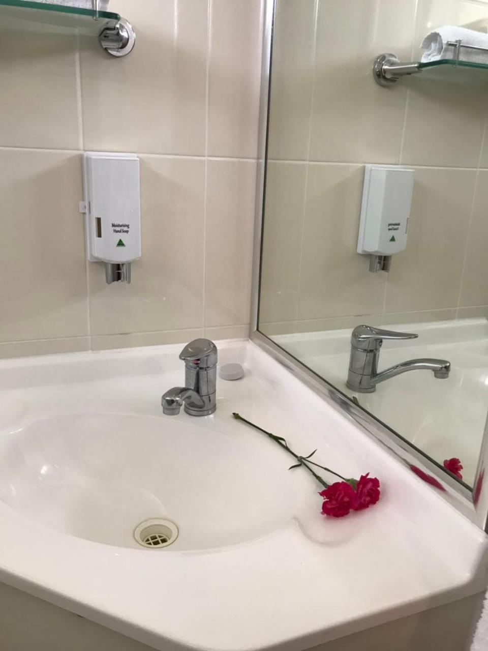 Mandalay Motel Рома Екстериор снимка